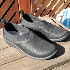 Clark Cloudsteppers Size 9.5. Black. GUC.  Slip On Clog. Soft Cushion.